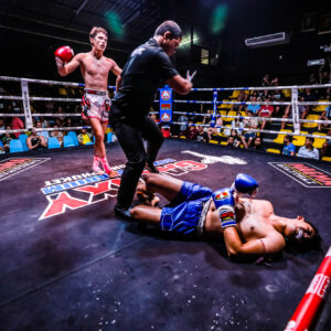 Thai kickboxer knockout